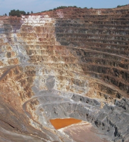 Nueva Descubrición de una gran mine de oro en chile
